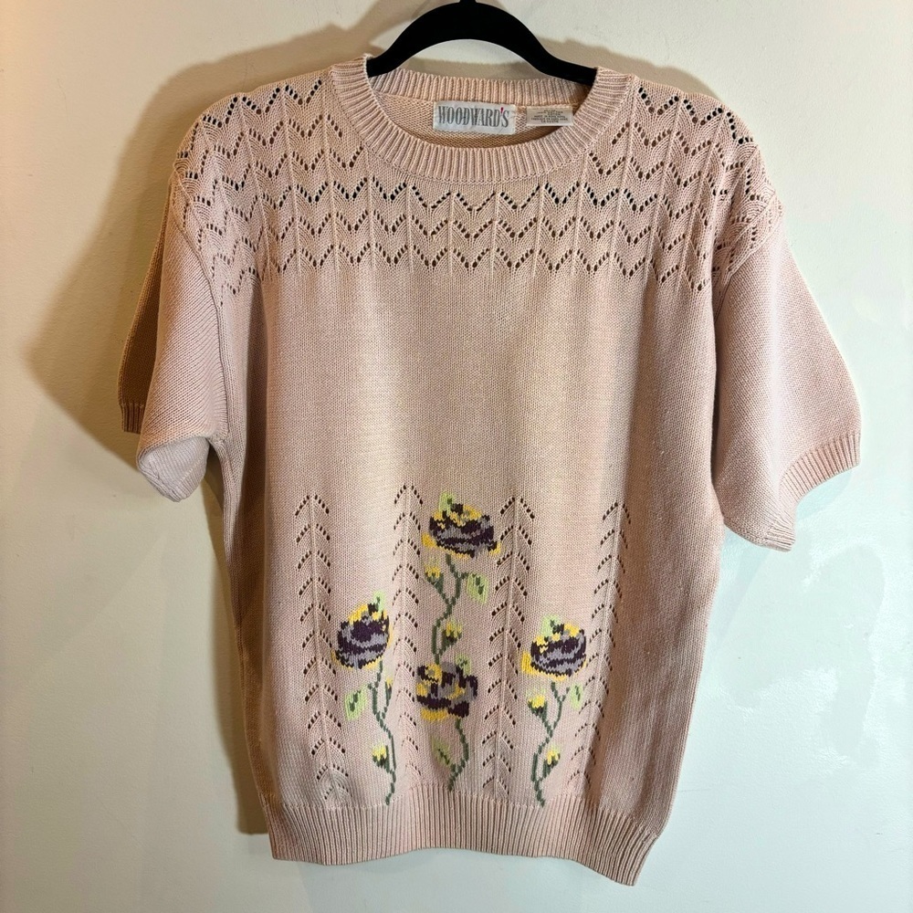 WOODWARD’S Sz M Vintage Style Eyelet Style Knit Flowers Short  Sleeve Sweater